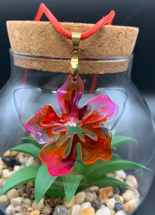 Collier en époxy et peinture, marque: Fait Main, état: Neuf sans étiquette, 5,00 €, 5,95 € Protection acheteurs (Pro) incluse