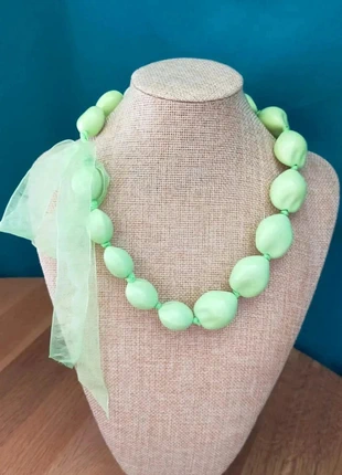 Collier vintage perles vert pistache et ruban organza – A nouer _ Collection Émeraude Urbaine, brand: Fantaisie, condition: Very good, €12.00, €13.30 includes Buyer Protection Pro