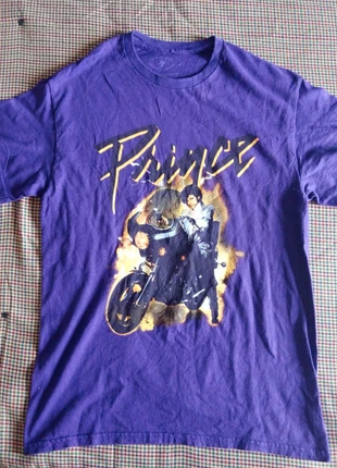 Music merch t-shirt Prince, marque: Music, état: Très bon état, taille: M, 20,00 €, 21,70 € Protection acheteurs incluse