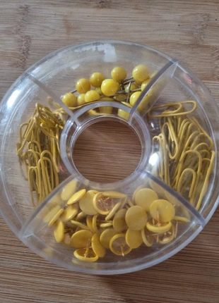 1 organisateur de bureau Punaises rondes punaises plates et trombones Boîte compartimentée jaune, marque: sansnom., état: Neuf sans étiquette, 2,00 €, 2,80 € Protection acheteurs incluse