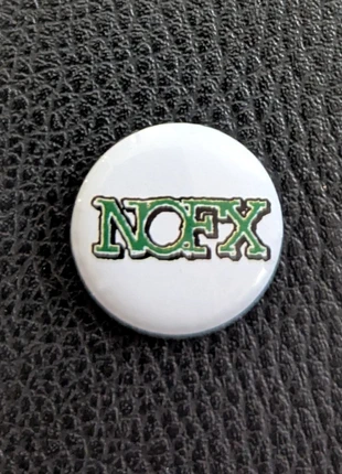 NOFX button – wit met groen logo – 25mm, merk: nofx, staat: Nieuw zonder prijskaartje, € 1,50, € 2,28 inclusief Kopersbescherming