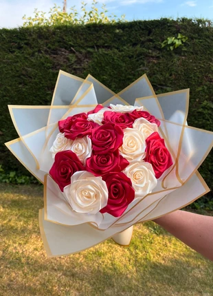 Boeket van satijnen lintrozen, état: Neuf avec étiquette, 35,00 €, 37,45 € Protection acheteurs incluse