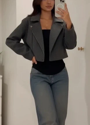 Veste laine grise structurée et jean flare taille haute, look épuré chic. taille S, marque: Vintage Chic, état: Très bon état, taille: S / 36 / 8, 62,90 €, 66,75 € Protection acheteurs incluse