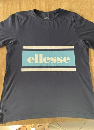 T-shirt casual imprimé vintage Ellesse marine, brand: Ellesse, condition: Very good, size: L, €4.00, €4.90 includes Buyer Protection