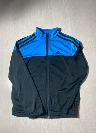 Gilet de foot taille enfant, marque: adidas, état: Neuf sans étiquette, taille: 9 ans / 134 cm, 8,00 €, 9,10 € Protection acheteurs incluse