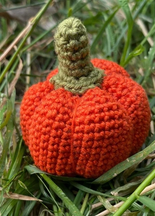 Hand-crocheted pumpkin, marke: Fait Main, zustand: Neu, 10,00 €, 11,20 € inklusive Vinted-Käuferschutz