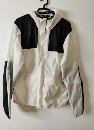 Veste coupe-vent The North Face – Taille L – Bon état (défauts en photo), marque: The North Face, état: Très bon état, taille: L, 20,00 €, 21,70 € Protection acheteurs incluse