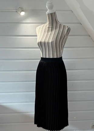 Jupe plissée noire Pimkie – élégante & intemporelle, merk: Pimkie, staat: Heel goed, maat: S / 36 / 8, € 10,00, € 11,20 inclusief Kopersbescherming