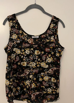 Top mit Blumenmuster und Knopfleiste in der Mitte, brand: ONLY, condizioni: Buone, taglia: M / IT 42 / EU 38, €3.00, €3.85 include la Protezione acquisti