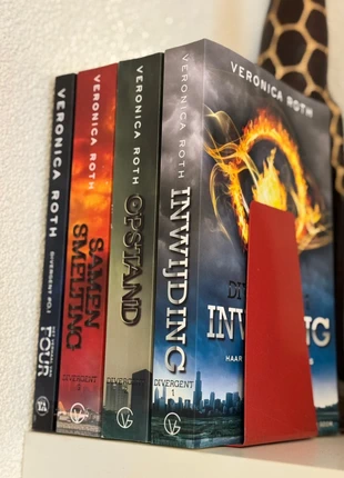 Divergent boeken serie Veronica Roth Nederlands, staat: Goed, € 25,00, € 26,95 inclusief Kopersbescherming