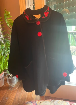 Cappotto/ mantella con manica pipistrello size32/tg 8  Monnalisa bambina, merk: Monnalisa, staat: Heel goed, maat: 8 jaar / 128 cm, € 25,00, € 26,95 inclusief Kopersbescherming