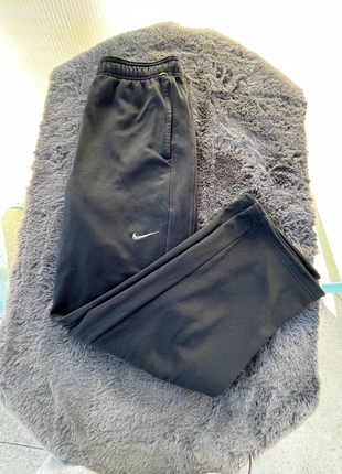 Joggings nike therma fit noir S, marque: Nike, état: Très bon état, taille: S, 18,00 €, 19,60 € Protection acheteurs incluse