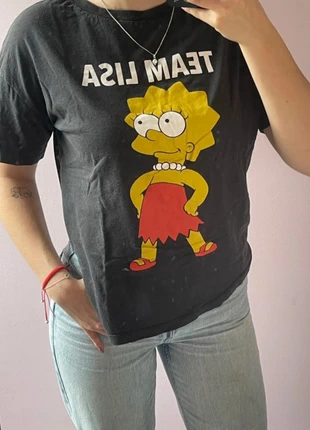 T-shirt Simpsons, merk: Pull & Bear, staat: Heel goed, maat: S / 36 / 8, € 2,00, € 2,80 inclusief Kopersbescherming