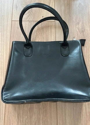Sac à main Jess Line noir vernie, marke: Jess line, zustand: Sehr gut, 2,95 €, 3,80 € inklusive Vinted-Käuferschutz
