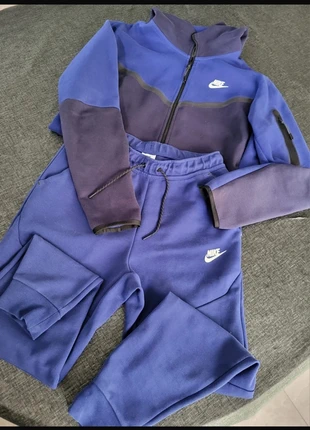 Tech fleece Bleu Marine, merk: Nike, staat: Nieuw zonder prijskaartje, maat: M, € 80,00, € 84,70 inclusief Kopersbescherming