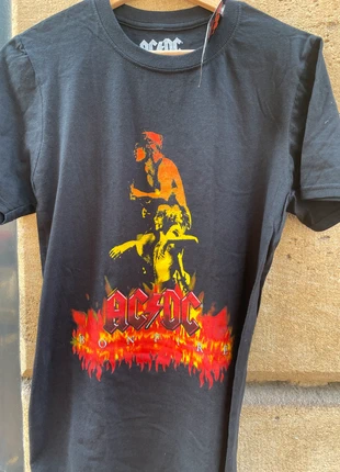 T-shirt noir AC/DC neuf taille S, marke: AC/DC, zustand: Neu, mit Etikett, größe: S, 15,00 €, 16,45 € inklusive Vinted-Käuferschutz