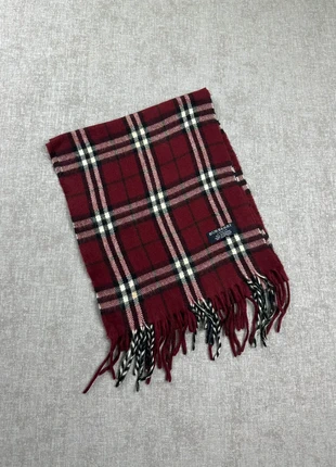 Écharpe Burberry bordeaux, marke: Burberry, zustand: Sehr gut, 45,00 €, 47,95 € beinhaltet Vinted-Käuferschutz Pro