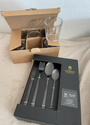 Lot verre 6 et set fourchette cuillères cutlery 🍴, brand: BM, condizioni: Nuovo con cartellino, €10.00, €11.20 include la Protezione acquisti