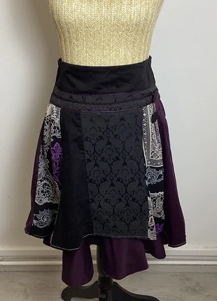 Jupe asymétrique bohème à pans – motifs noir, violet et écru, style original, marca: Cache Cache, estado: Muy bueno, tamaño: S / 36 / 8, 13,50 €, 14,88 € Protección al comprador incluida