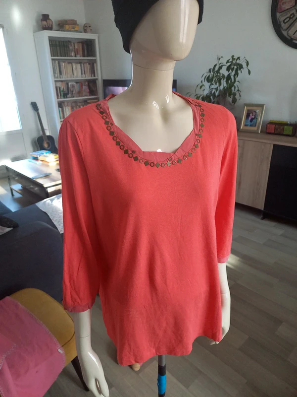 Tee-shirt femme T.4 - photo numéro 2