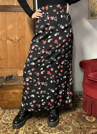 Magnifique jupe longue noire à fleurs rouges vintage 90s taille 38, marke: Vintage, zustand: Sehr gut, größe: M / 38 / 10, 18,00 €, 19,60 € beinhaltet Vinted-Käuferschutz Pro