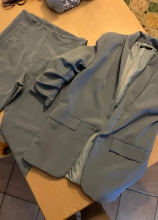 Completo giacca e pantalone color turchese, marque: Nessun Brand, état: Très bon état, taille: M / 38 / 10, 10,00 €, 11,20 € Protection acheteurs incluse