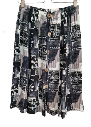 Falda midi estilo Vintage Preto y blanco, merk: Local, staat: Heel goed, maat: M / 38 / 10, € 5,00, € 5,95 inclusief Kopersbescherming