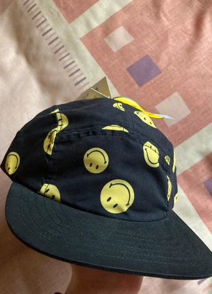 Gorra Smiley (Pull&Bear), marca: Smiley, estado: Novo com etiquetas, tamanho: Tamanho único, €10.00, €11.20 inclui Proteção do Comprador