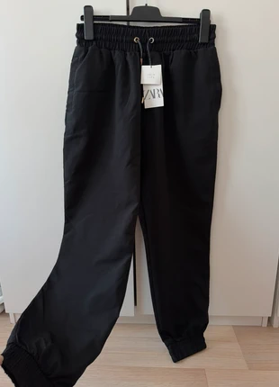 ZARA Black Harem Pants with Leather Details – Size XL, New with Tags, merk: Zara, staat: Nieuw met prijskaartje, maat: XL / 42 / 14, € 25,00, € 26,95 inclusief Kopersbescherming