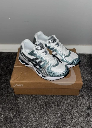 Asics Gel Kayano 14 Fjord/Grey, marca: Asics, estado: Novo com etiquetas, tamanho: 42, €89.00, €94.15 inclui Proteção do Comprador