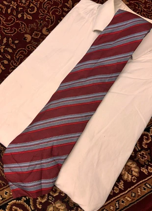 Magnifique cravate a rayures rouge et bleue vintage, marca: Vintage Dressing, estado: Muito bom, €5.00, €5.95 inclui Proteção do Comprador Pro