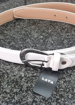 Cinta bianca, merk: Lata, staat: Nieuw met prijskaartje, maat: 110 cm, € 6,00, € 7,00 inclusief Kopersbescherming