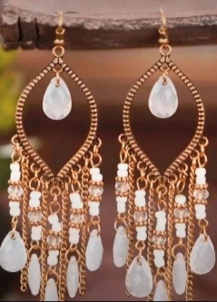 🤍 sublimes boucles d'oreilles gouttes blanches et dorées.pendantes. bohème romantique. Neuves, merk: Boheme, staat: Heel goed, € 12,00, € 13,30 inclusief Kopersbescherming Pro