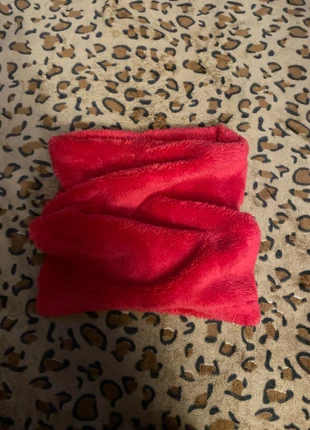 hot pink fluffy snood, brand: Mountain Warehouse, condition: Very good, £1.00, £1.38 includes Buyer Protection