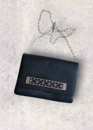 Sac a main bandoulière Les Georgettes cuir noir intérieur irisé bleu neuf, état: Neuf avec étiquette, 50,00 €, 53,20 € Protection acheteurs incluse