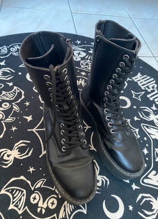 Bottes plateformes noires montantes H&M, marke: H&M, zustand: Zufriedenstellend, größe: 38, 7,00 €, 8,05 € inklusive Vinted-Käuferschutz
