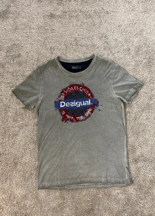 T-shirt manche courte col rond desigual, marque: Desigual, état: Très bon état, taille: M, 10,00 €, 11,20 € Protection acheteurs incluse