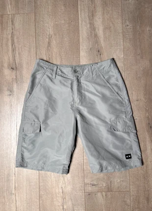 Short Oakley gris taille W28, merk: Oakley, staat: Heel goed, maat: W28 | FR 38, € 20,00, € 21,70 inclusief Kopersbescherming