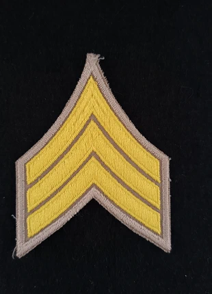 Vintage US Army Sergeant E-5 Chevron Patch - Yellow Cavalry/Service Uniform Style, état: Très bon état, 5,00 €, 5,95 € Protection acheteurs incluse