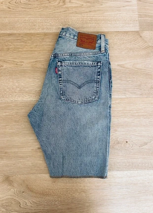Short en jean Levi’s 501 (jean coupé) Skinny bleu clair White oak W27 taille 36, brand: Levi's, condition: Very good, size: W27, €18.00, €19.60 includes Buyer Protection