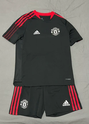 Ensemble maillot/short de foot Manchester United, brand: adidas, condition: Very good, size: 14 years / 164 cm, €13.00, €14.35 includes Buyer Protection