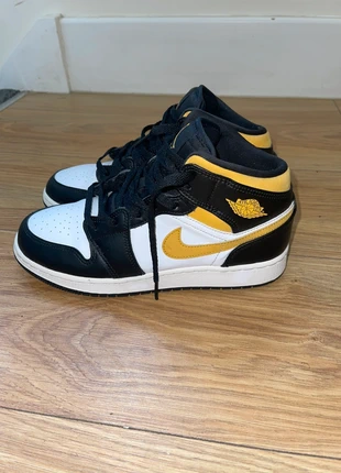 Air Jordan 1 Mid GS Pollen – UK 5.5, brand: Jordan, condition: Very good, size: 5.5, £25.00, £26.95 includes Buyer Protection