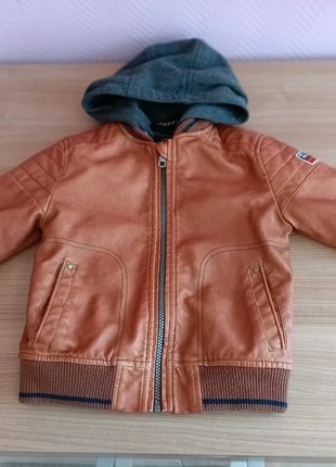 Piloten jas c&a maat 110, marque: C&A, état: Bon état, taille: 5 ans / 110 cm, 2,50 €, 3,33 € Protection acheteurs incluse