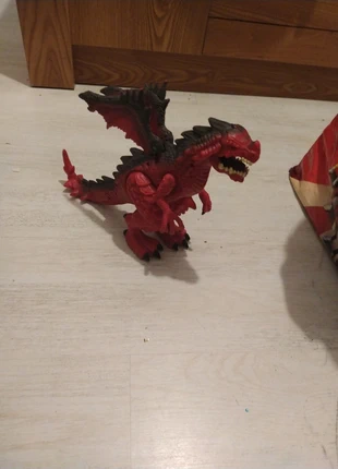 Dragon rouge qui rugit et avance, marca: Inconnu, estado: Muito bom, tamanho: 6 anos / 116 cm, €2.50, €3.33 inclui Proteção do Comprador