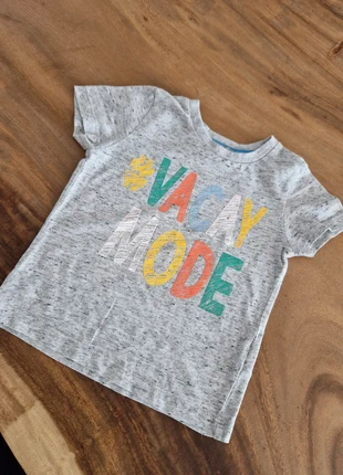 Grijs T-shirt #vacaymode - maat 86, vrolijk en comfortabel, brand: Primark, condizioni: Buone, taglia: 12-18 mesi / 80 cm, €1.50, €2.28 include la Protezione acquisti
