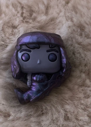 Eddie Munson funko mini - Kinder joy x Stranger Things, marke: Kinder, zustand: Neu, mit Etikett, größe: Frühchen, bis 44, 1,20 €, 1,96 € inklusive Vinted-Käuferschutz