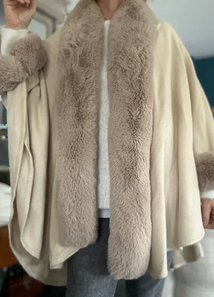 Veste cape fourrure, staat: Nieuw zonder prijskaartje, maat: Universele maat, € 19,00, € 20,65 inclusief Kopersbescherming