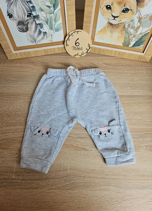 Jogging 6 mois, marque: Pat et Ripaton, état: Très bon état, taille: 3-6 mois / 62 cm, 1,50 €, 2,28 € Protection acheteurs incluse