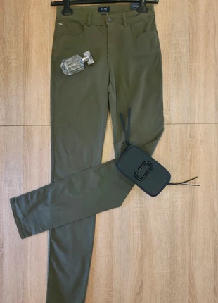 Pantalon femme Armani Jeans - taille 28 - vert foncé - neuf avec étiquette, merk: Armani Jeans, staat: Nieuw met prijskaartje, maat: S / 36 / 8, € 22,99, € 24,84 inclusief Kopersbescherming