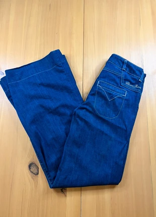 Jean Guess Vintage Années 2000 Taille Haute, Coupe Évasée / Patte d’eph’, marke: GUESS, zustand: Sehr gut, größe: XS / 34 / 6, 24,90 €, 26,85 € beinhaltet Vinted-Käuferschutz Pro